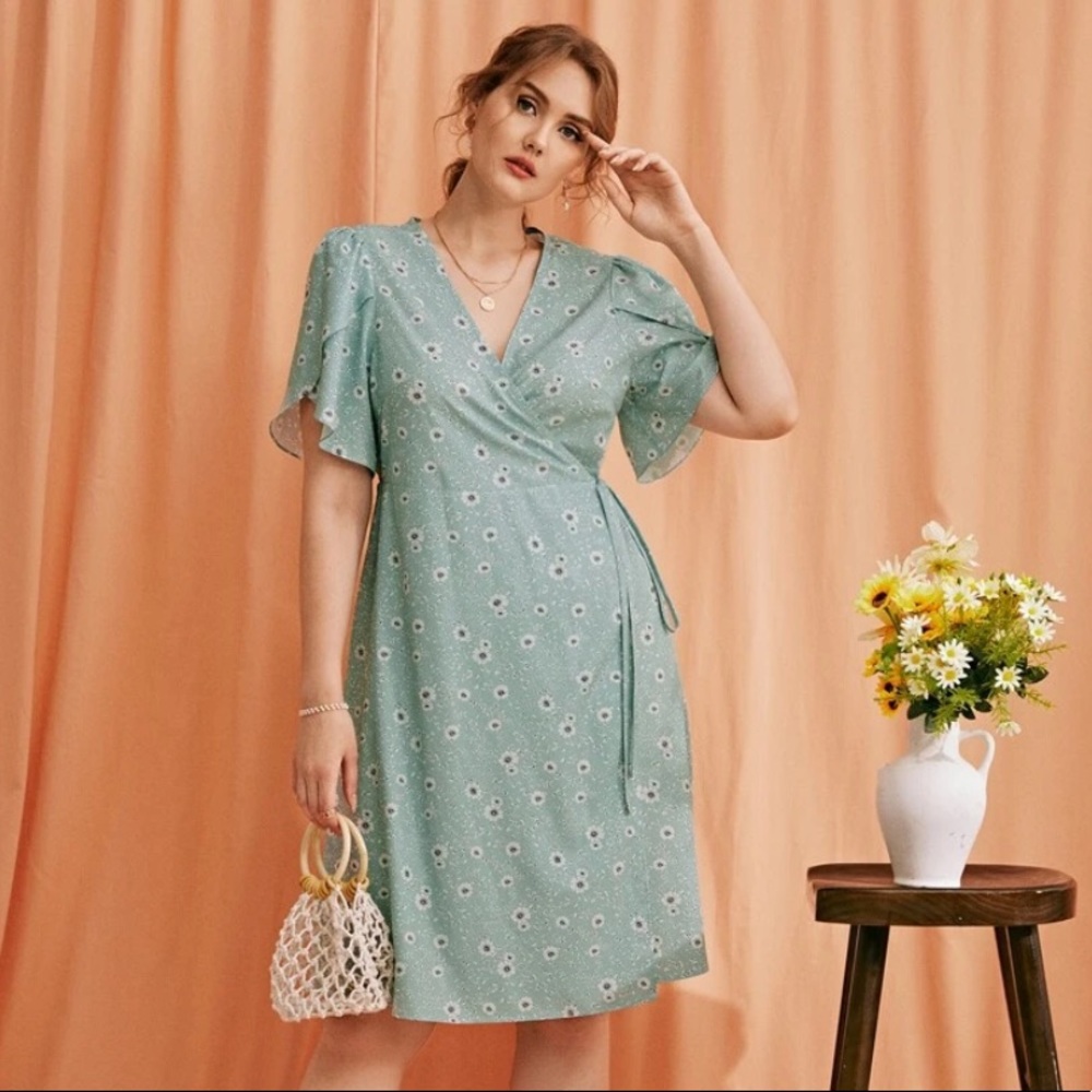 NEW| Plus Size Floral Print Petal Sleeve Knot Side Wrap Dress